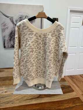 Entro Round Neck, Twisted Back Sweater: Cream & Tan Leopard Print, Large